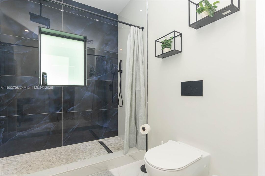 For Rent: $8,500 (5 beds, 4 baths, 1566 Square Feet)