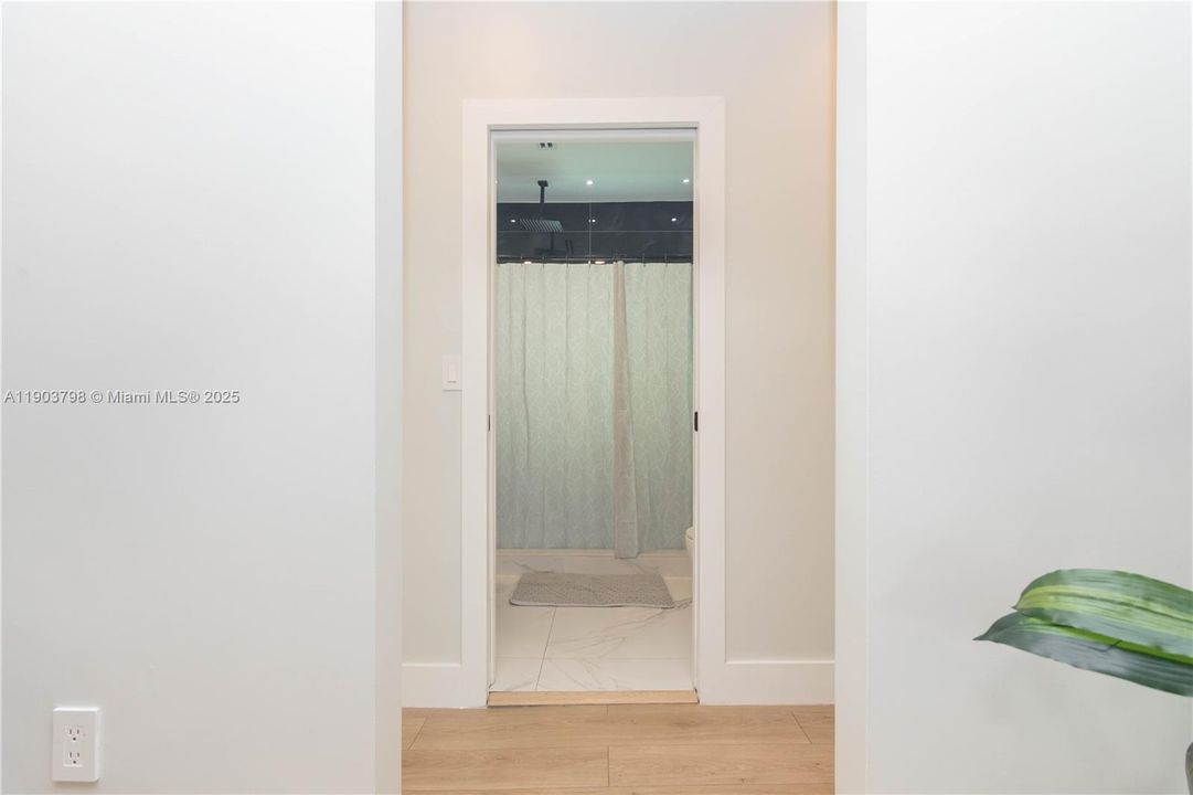 For Rent: $8,500 (5 beds, 4 baths, 1566 Square Feet)