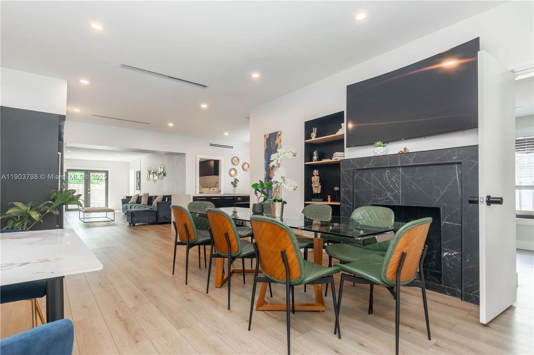 For Rent: $8,500 (5 beds, 4 baths, 1566 Square Feet)