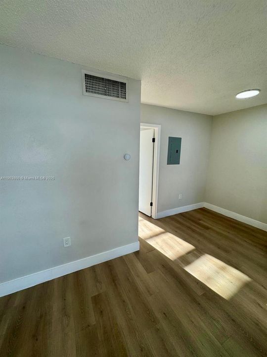 Recently Rented: $1,850 (1 beds, 1 baths, 700 Square Feet)