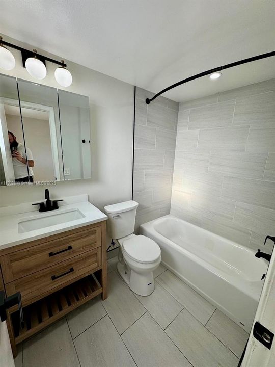 Recently Rented: $1,850 (1 beds, 1 baths, 700 Square Feet)