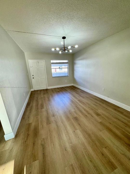 Recently Rented: $1,850 (1 beds, 1 baths, 700 Square Feet)