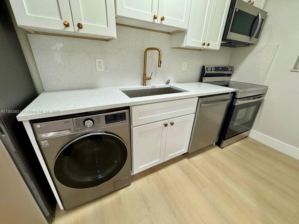 最近租的: $1,850 (1 贝兹, 1 浴室, 700 平方英尺)