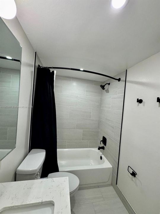 最近租的: $1,850 (1 贝兹, 1 浴室, 700 平方英尺)