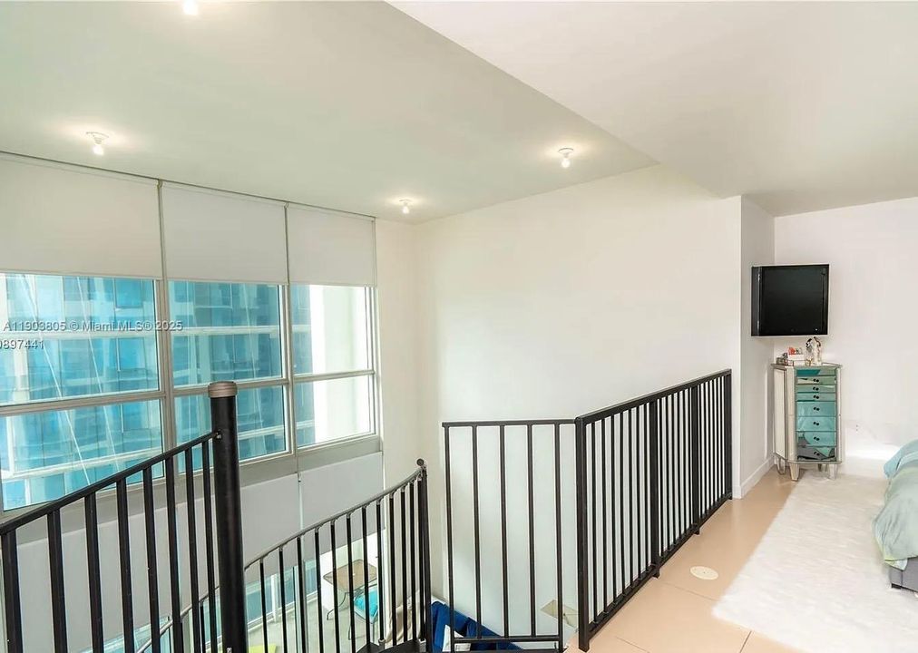 For Rent: $2,950 (1 beds, 1 baths, 760 Square Feet)