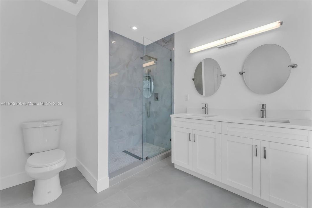 Recently Sold: $589,999 (4 beds, 3 baths, 1811 Square Feet)