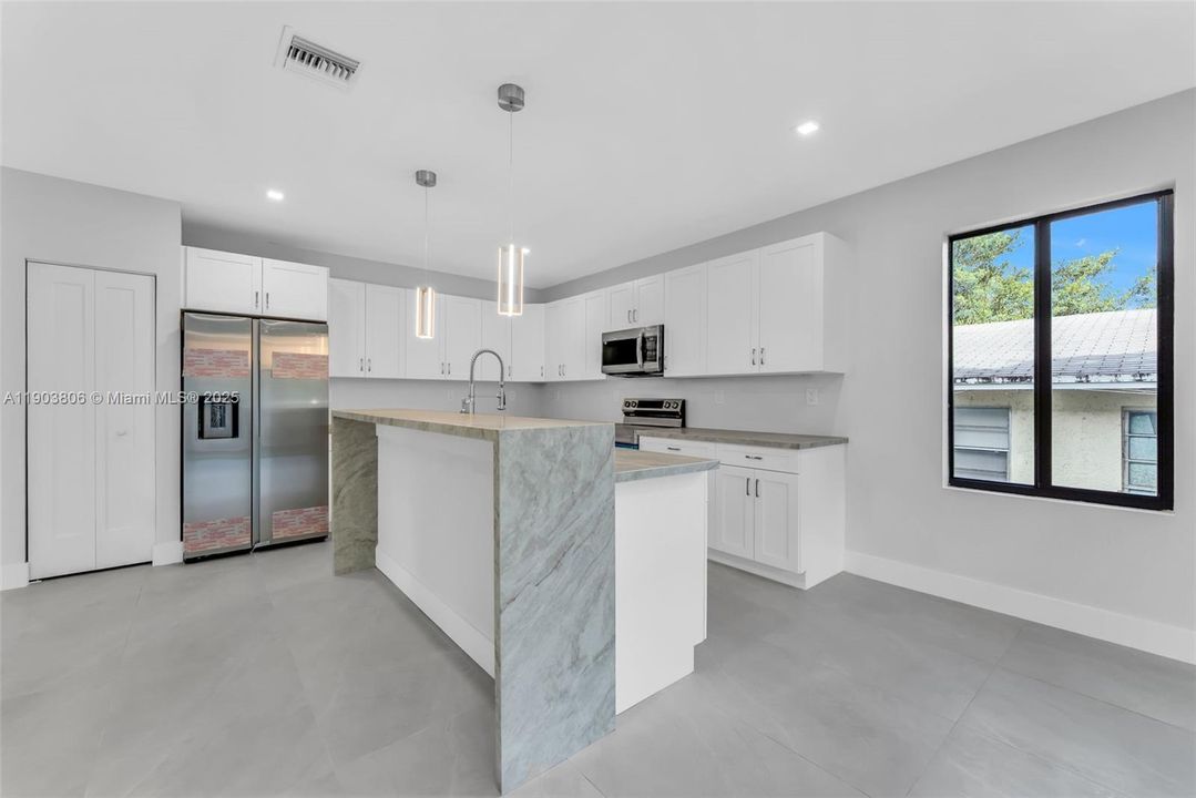 Recently Sold: $589,999 (4 beds, 3 baths, 1811 Square Feet)