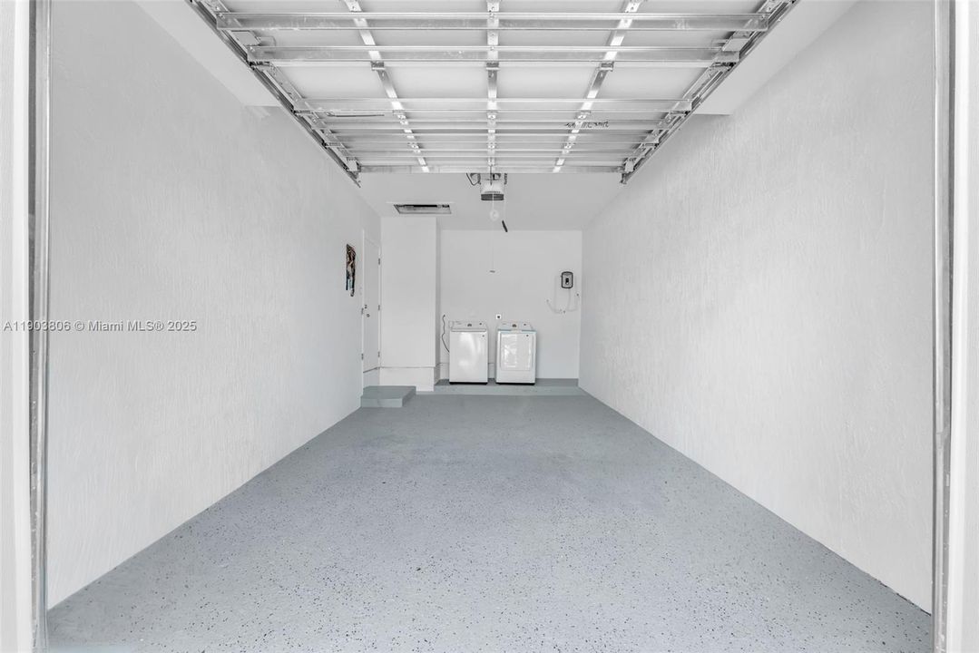 Recently Sold: $589,999 (4 beds, 3 baths, 1811 Square Feet)