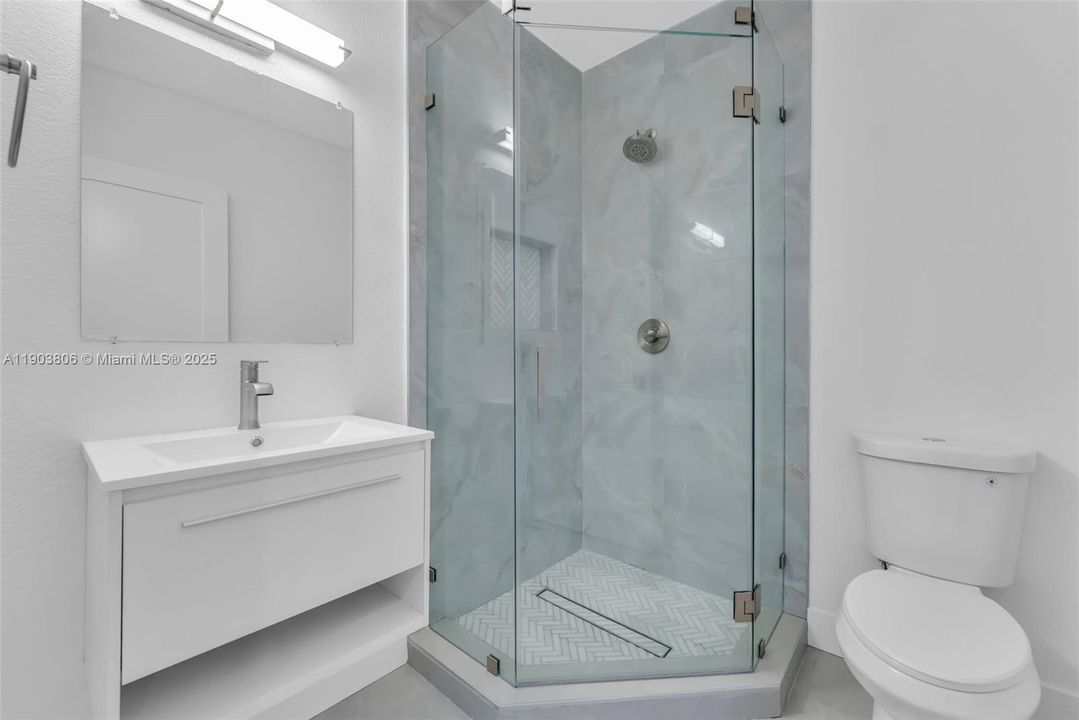 Recently Sold: $589,999 (4 beds, 3 baths, 1811 Square Feet)