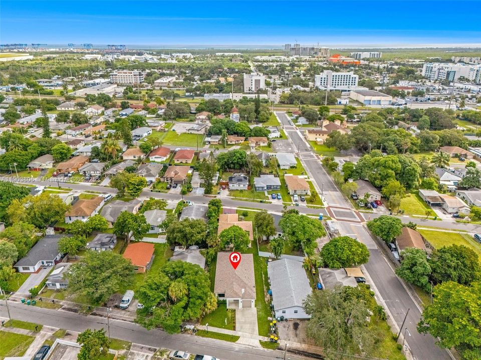 Recently Sold: $589,999 (4 beds, 3 baths, 1811 Square Feet)