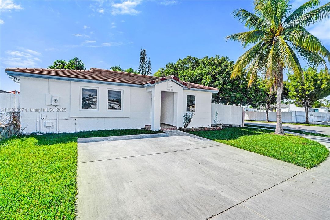 For Sale: $589,000 (3 beds, 2 baths, 1225 Square Feet)