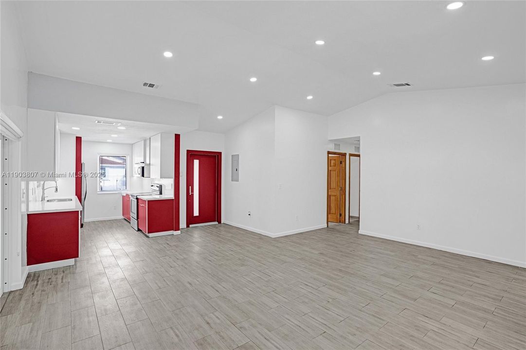 For Sale: $589,000 (3 beds, 2 baths, 1225 Square Feet)