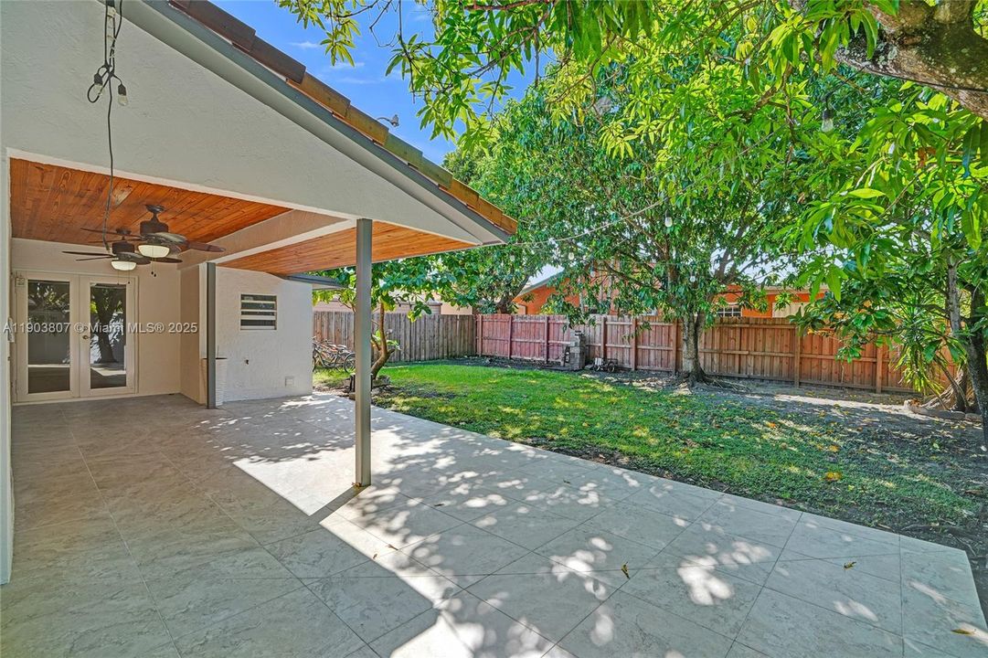 For Sale: $589,000 (3 beds, 2 baths, 1225 Square Feet)