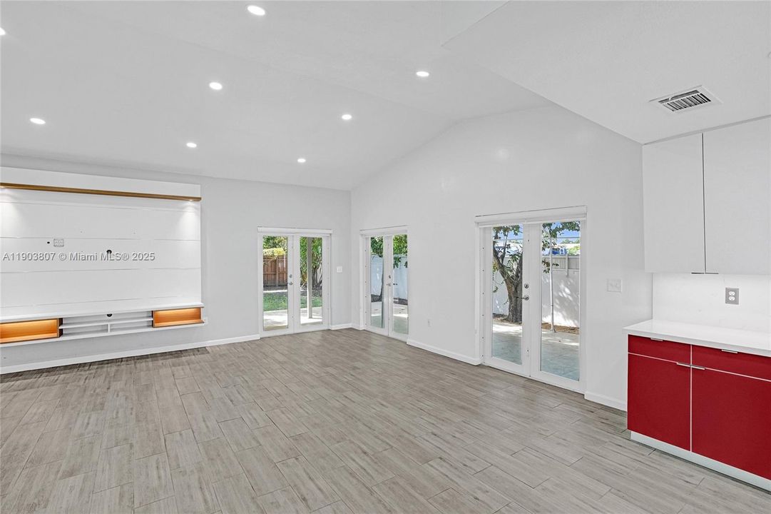 For Sale: $589,000 (3 beds, 2 baths, 1225 Square Feet)