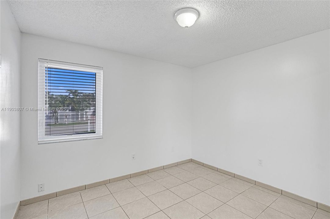 For Sale: $589,000 (3 beds, 2 baths, 1225 Square Feet)