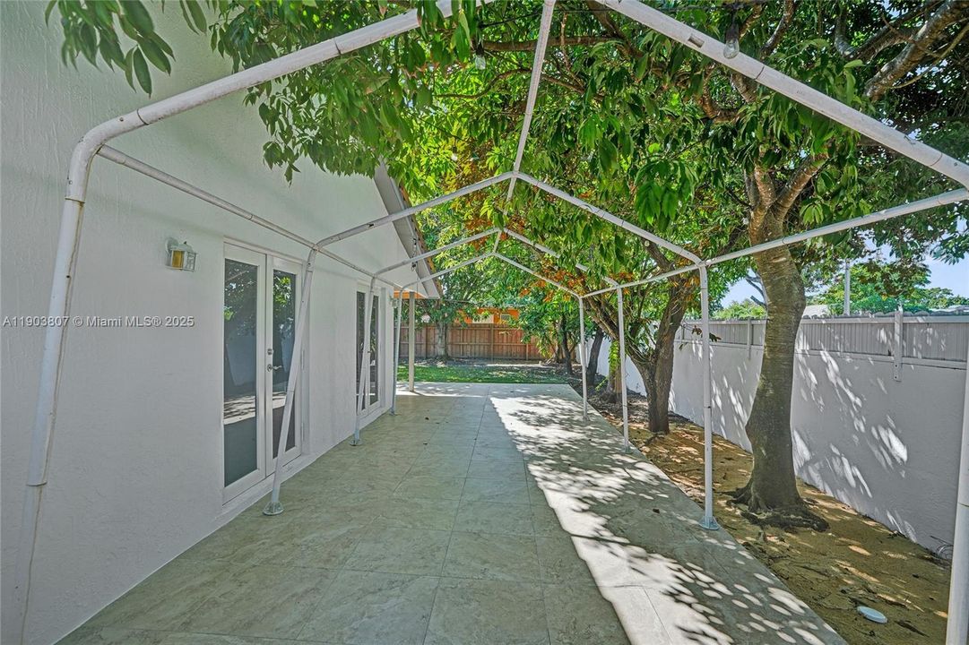 For Sale: $589,000 (3 beds, 2 baths, 1225 Square Feet)