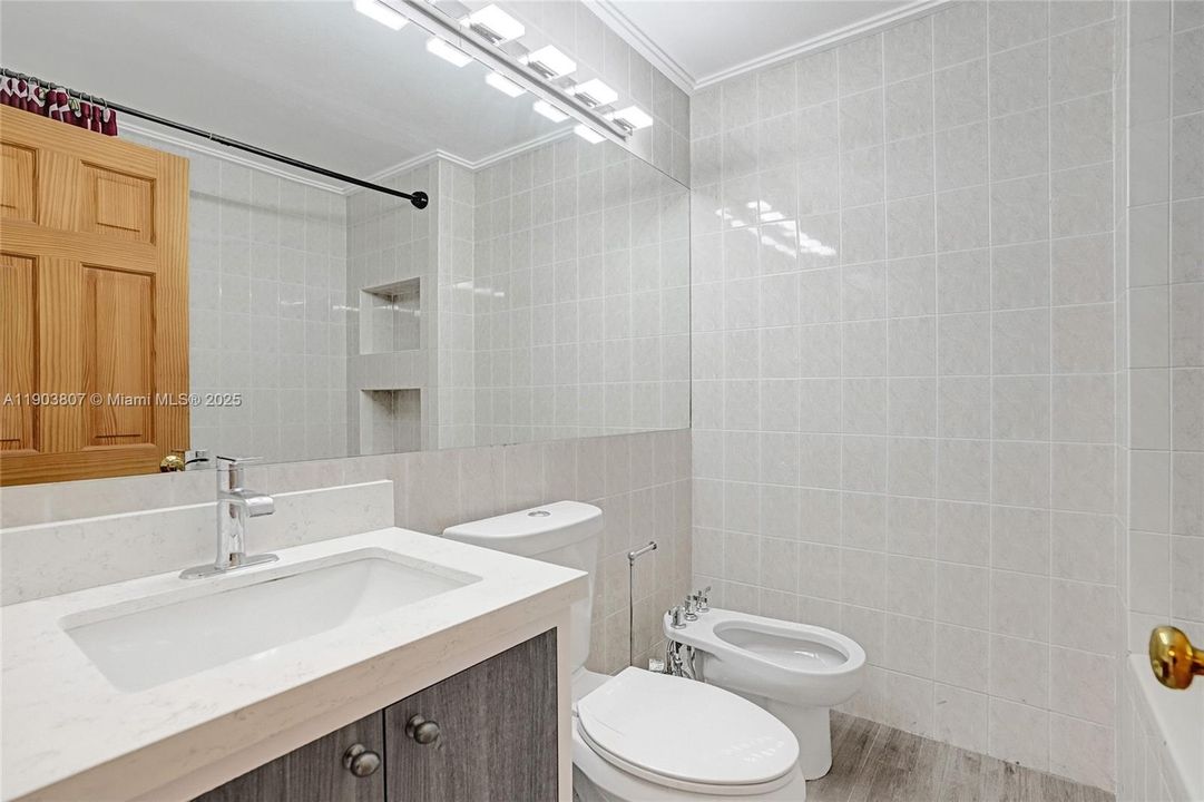 For Sale: $589,000 (3 beds, 2 baths, 1225 Square Feet)