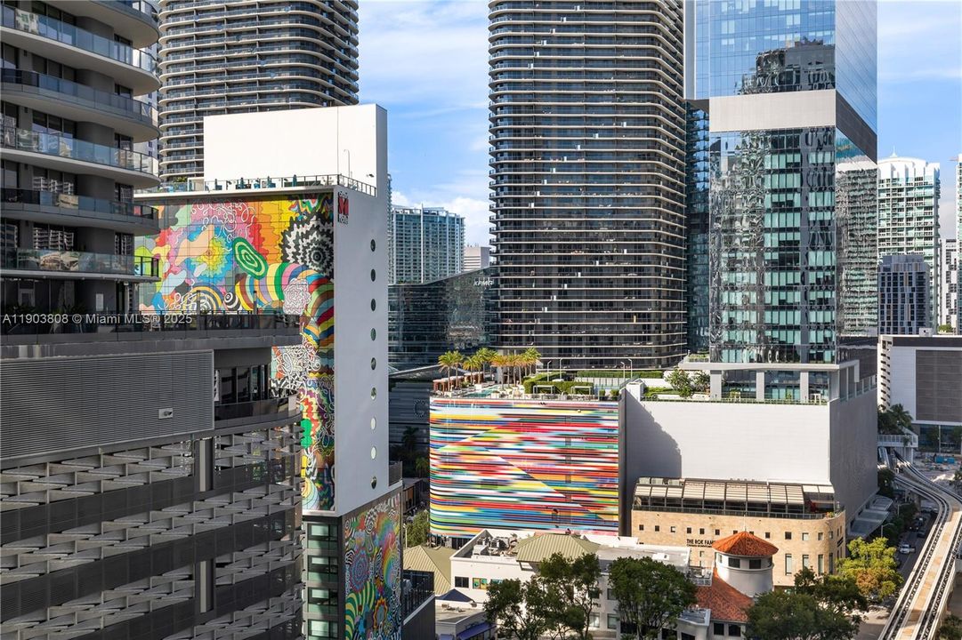 For Sale: $755,000 (2 beds, 2 baths, 1100 Square Feet)