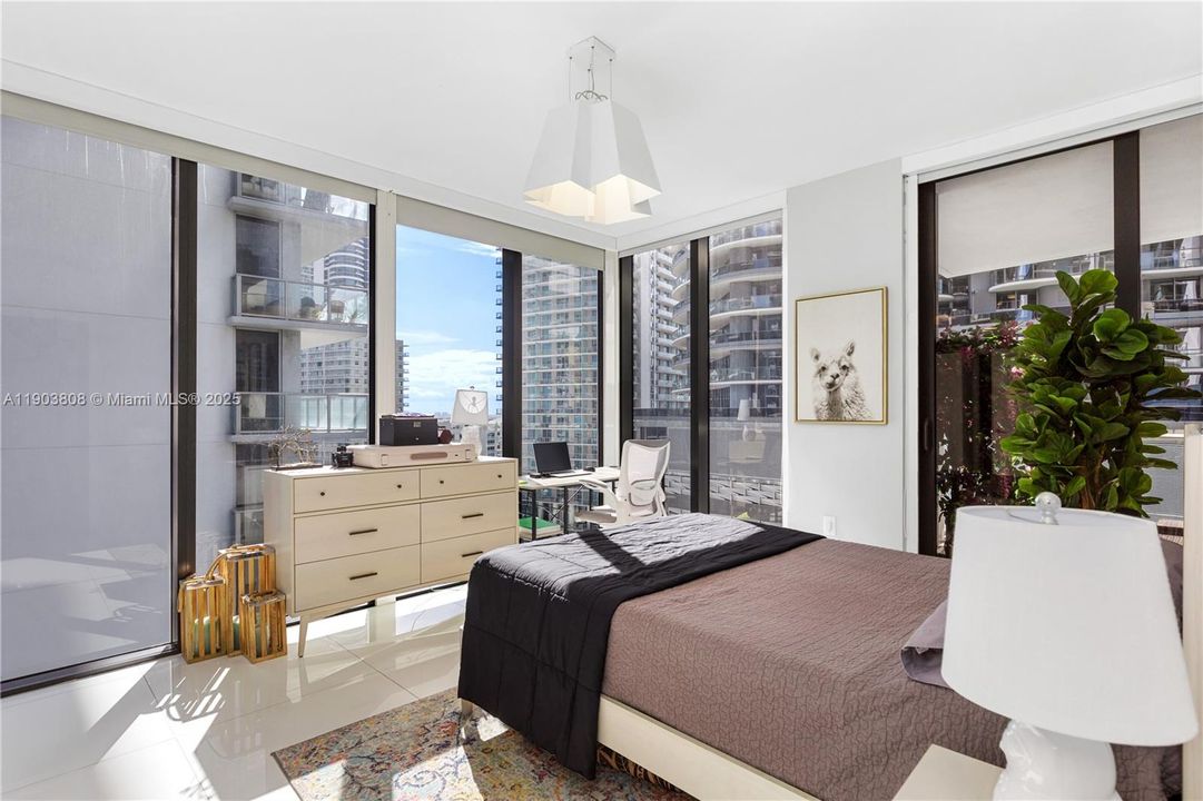 For Sale: $755,000 (2 beds, 2 baths, 1100 Square Feet)