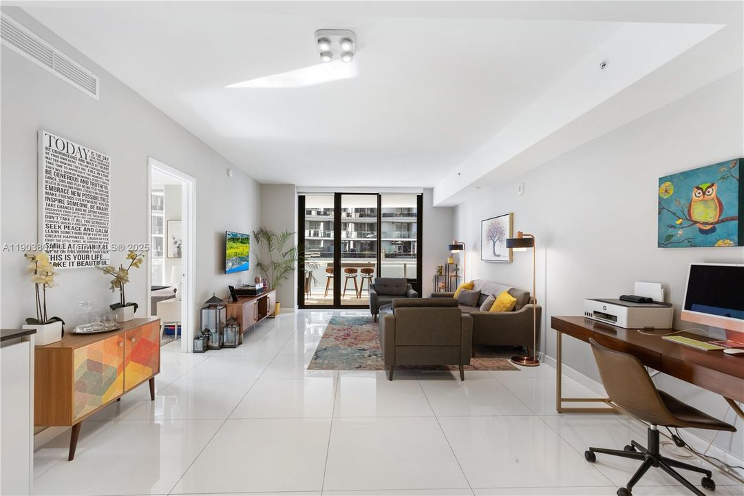 For Sale: $755,000 (2 beds, 2 baths, 1100 Square Feet)