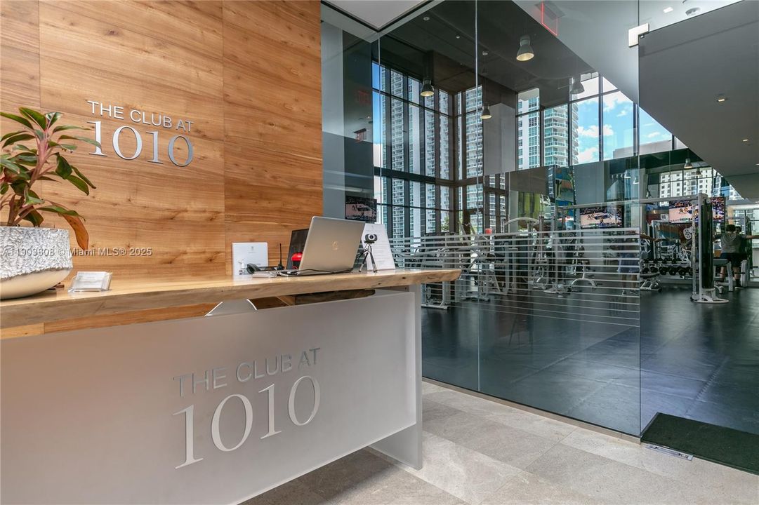 For Sale: $755,000 (2 beds, 2 baths, 1100 Square Feet)