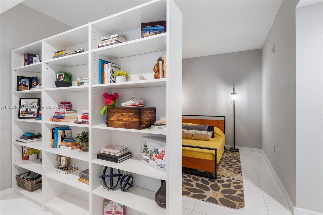 For Sale: $755,000 (2 beds, 2 baths, 1100 Square Feet)