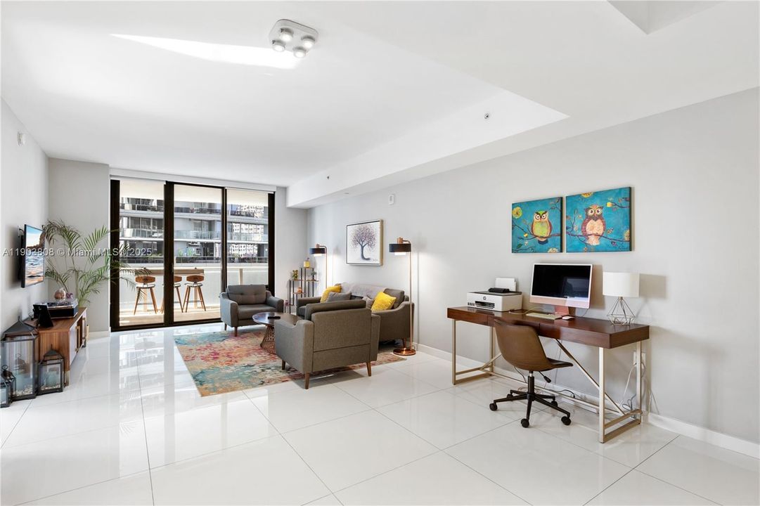 For Sale: $755,000 (2 beds, 2 baths, 1100 Square Feet)