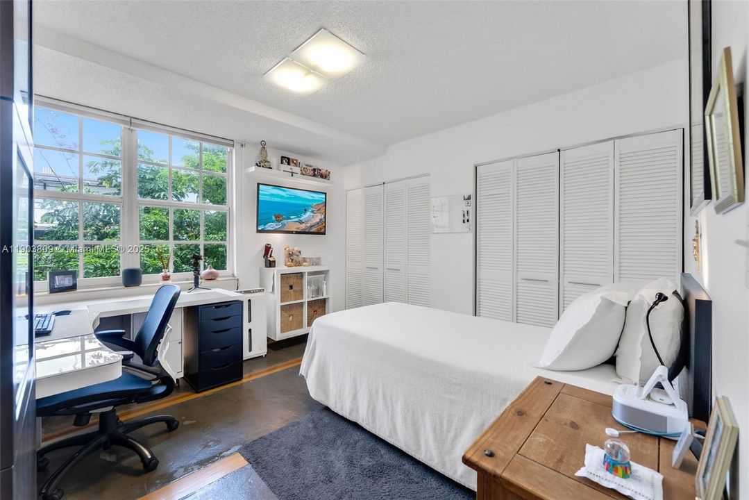 待售: $305,000 (2 贝兹, 1 浴室, 700 平方英尺)