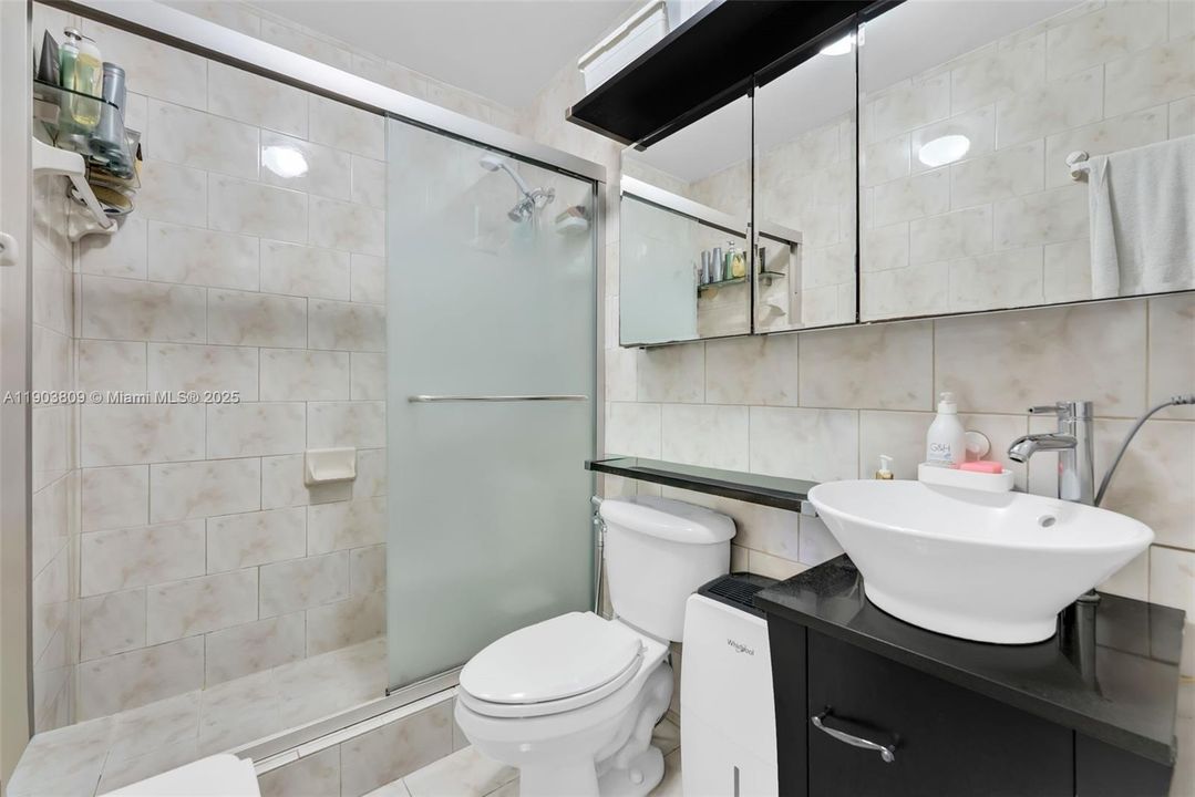 待售: $305,000 (2 贝兹, 1 浴室, 700 平方英尺)