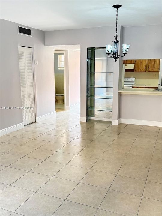 Recently Rented: $1,800 (1 beds, 1 baths, 725 Square Feet)