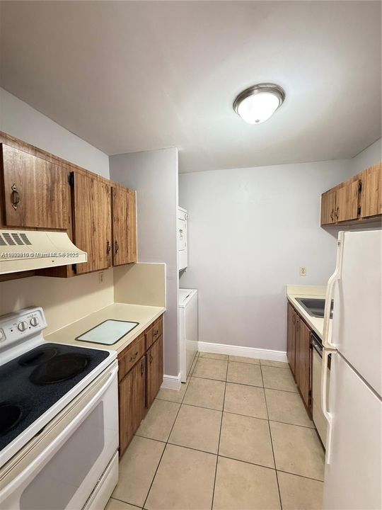 Recently Rented: $1,800 (1 beds, 1 baths, 725 Square Feet)