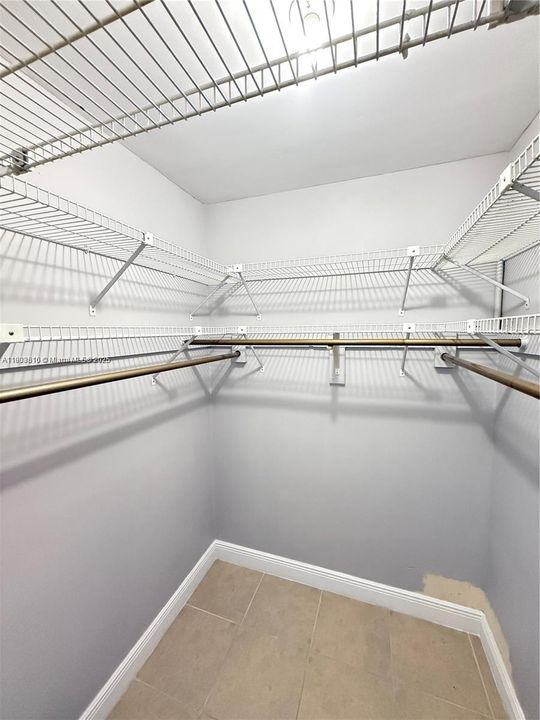 Recently Rented: $1,800 (1 beds, 1 baths, 725 Square Feet)