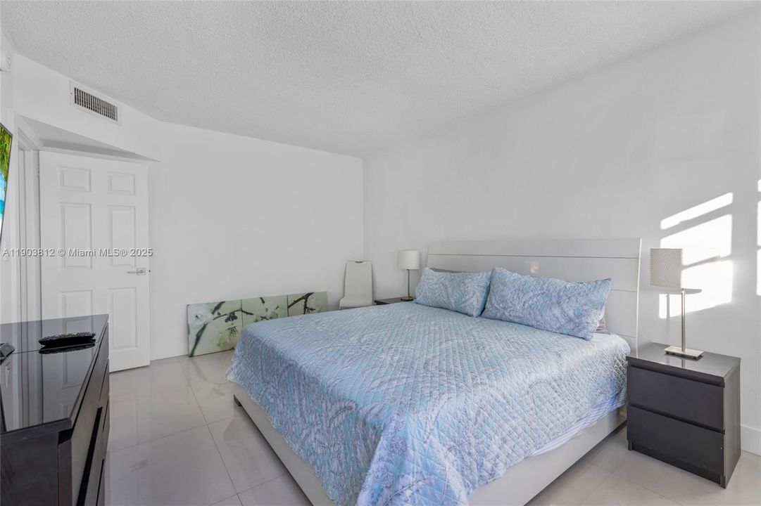 Recently Sold: $669,000 (2 beds, 1 baths, 1236 Square Feet)