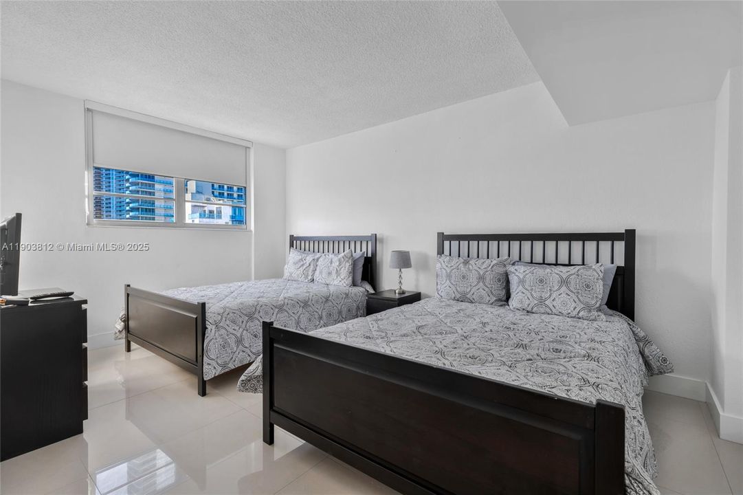 Recently Sold: $669,000 (2 beds, 1 baths, 1236 Square Feet)