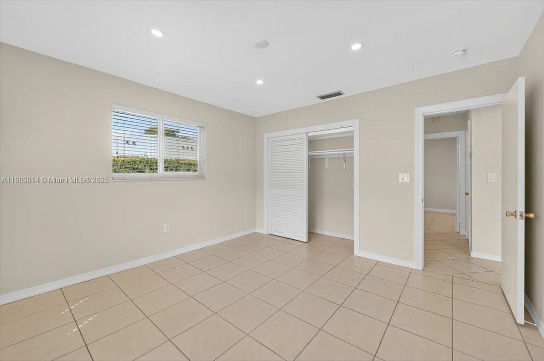 合同活跃: $2,850 (2 贝兹, 1 浴室, 1000 平方英尺)