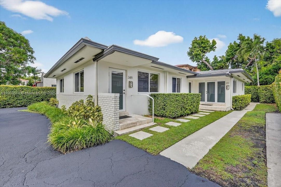 合同活跃: $2,850 (2 贝兹, 1 浴室, 1000 平方英尺)