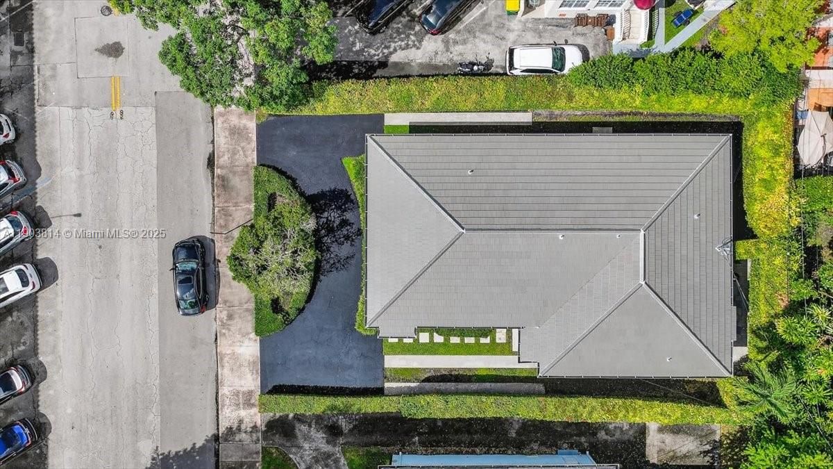 合同活跃: $2,850 (2 贝兹, 1 浴室, 1000 平方英尺)