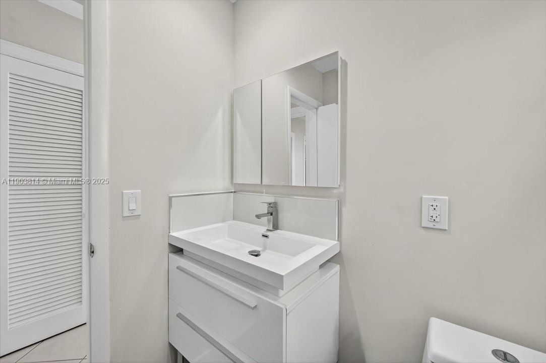 合同活跃: $2,850 (2 贝兹, 1 浴室, 1000 平方英尺)