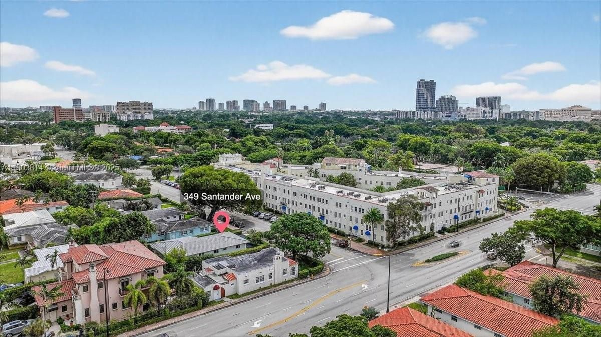 合同活跃: $2,850 (2 贝兹, 1 浴室, 1000 平方英尺)