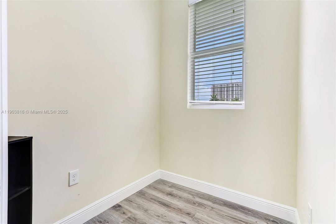 Recently Rented: $3,900 (3 beds, 2 baths, 3240 Square Feet)