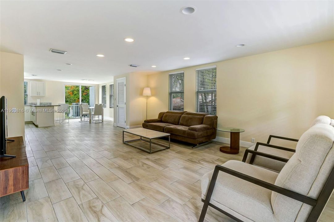 Recently Rented: $3,900 (3 beds, 2 baths, 3240 Square Feet)