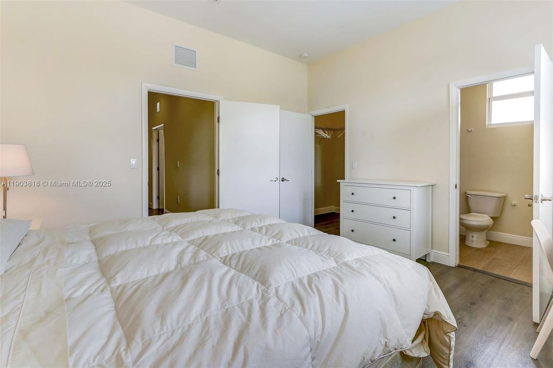 Recently Rented: $3,900 (3 beds, 2 baths, 3240 Square Feet)