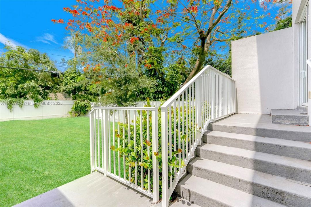 Recently Rented: $3,900 (3 beds, 2 baths, 3240 Square Feet)