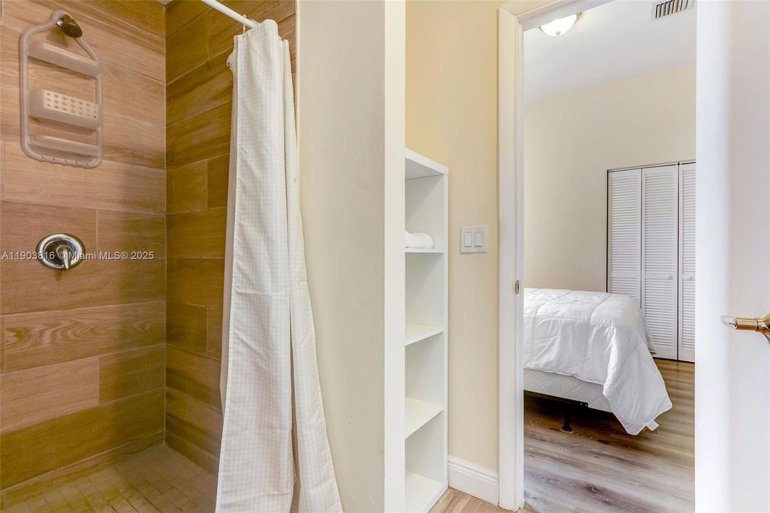 Recently Rented: $3,900 (3 beds, 2 baths, 3240 Square Feet)