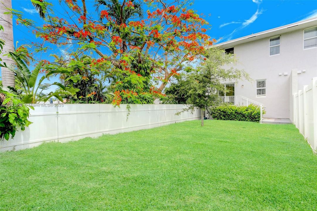 Recently Rented: $3,900 (3 beds, 2 baths, 3240 Square Feet)