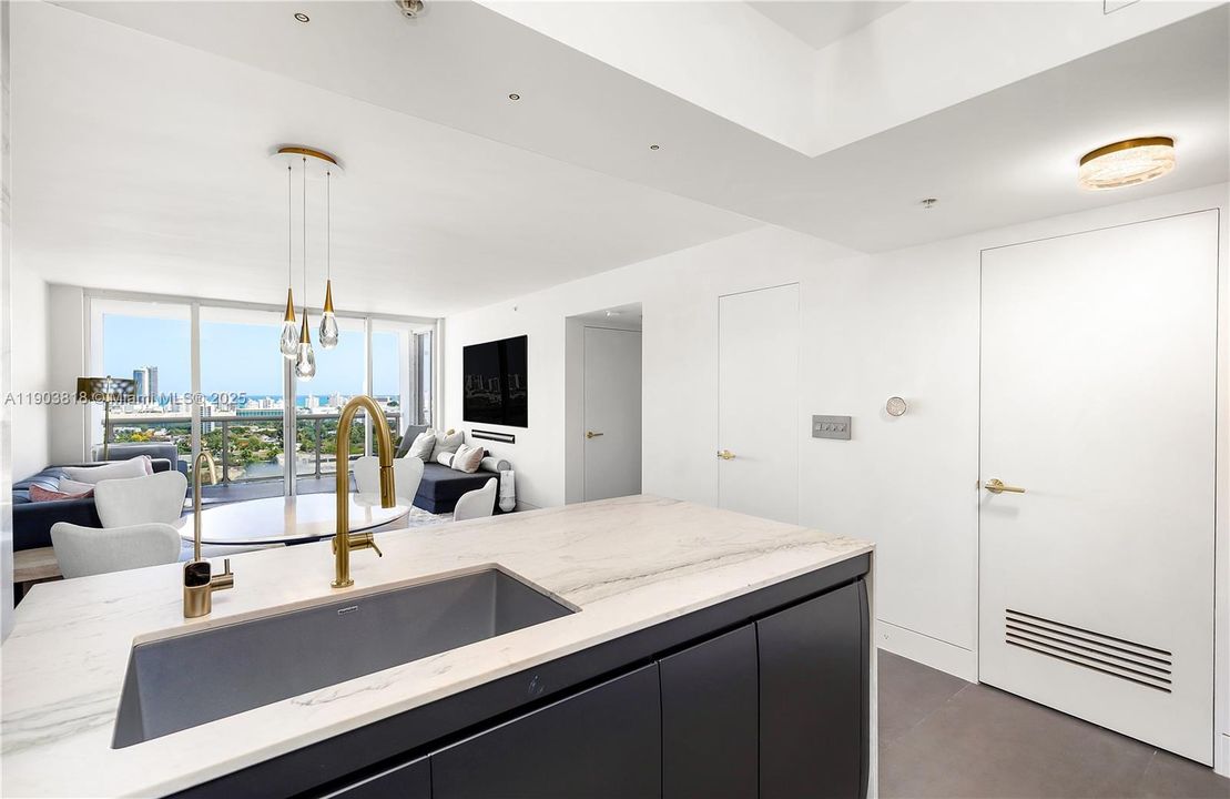 En Venta: $839,000 (1 camas, 1 baños, 820 Pies cuadrados)