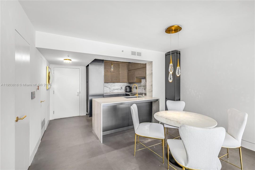 En Venta: $839,000 (1 camas, 1 baños, 820 Pies cuadrados)