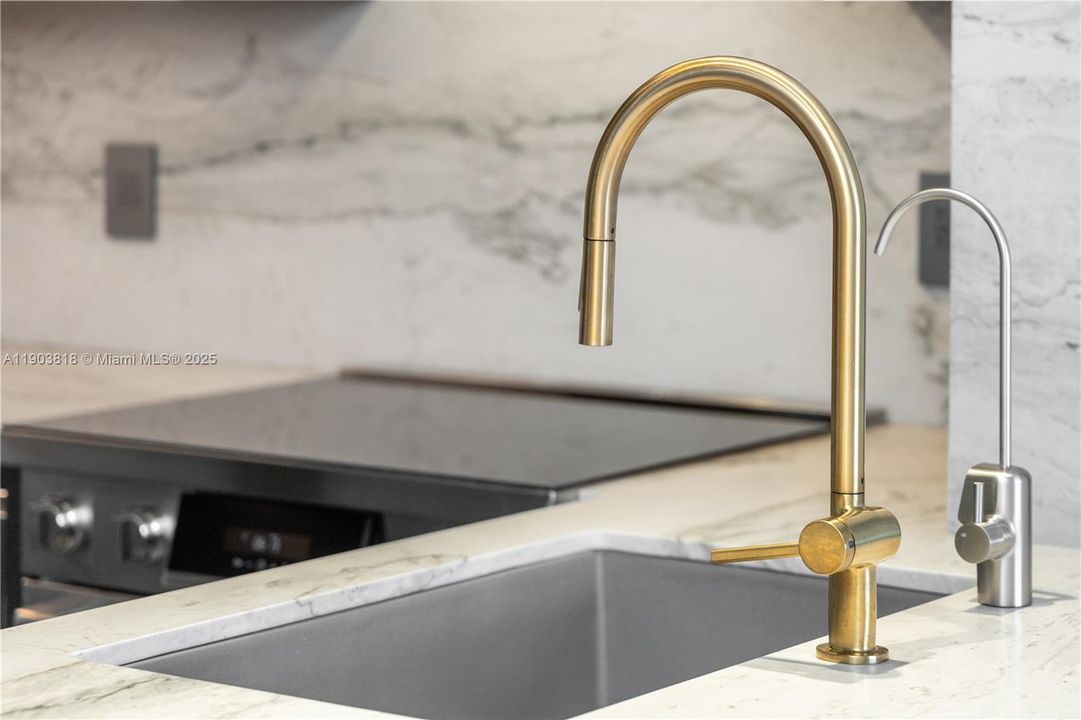 En Venta: $839,000 (1 camas, 1 baños, 820 Pies cuadrados)