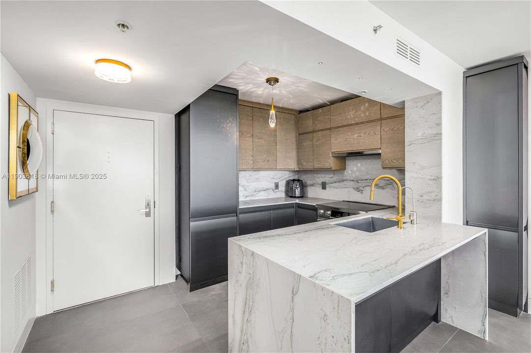 En Venta: $839,000 (1 camas, 1 baños, 820 Pies cuadrados)