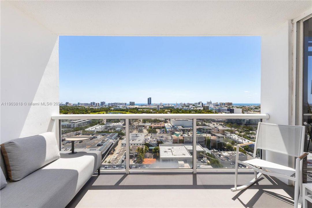 Extra Deeo ocean-view balcony